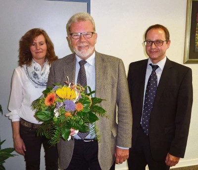 Abschied nach mehr als fünf Jahrzehnten: Wilhelm Beltermann (m.) mit Claudia Scholten und Andreas Mai. Foto: privat