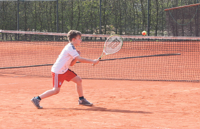 Beim bofrost-Jüngsten-Turnier kann der Tennisnachwuchs Turnieratmosphäre im TC Blau-Weiß Issum schnuppern. Foto: privat