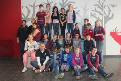 Die Beteiligten mit den Jungen und Mädchen der Inklusionsklasse NN-Fotos: Marjana Križnik