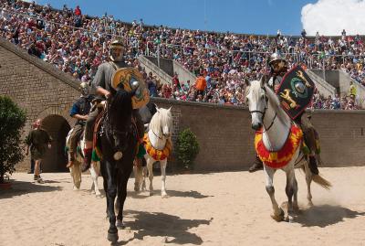 Das große Römerfest spielt sich auch in der Arena ab, wo die Gladiatorenkämpfe stattfinden. Foto: Axel Thünker