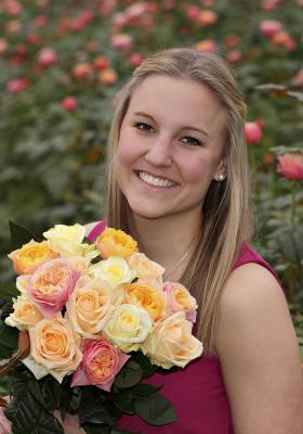 Stefanie Berghs-Trienekens ist das fünfte Straelener Blumenmädchen. NN-Foto: Theo Leie