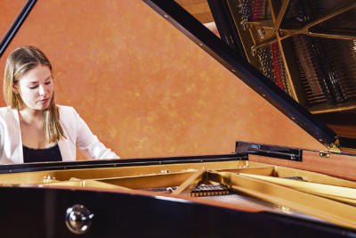 Pauline Gropp ist eine der Studentinnen, die im Rahmen des Musikfstivals ein Klavierkonzert im Ratssaal Xanten gibt. Foto: Veranstalter
