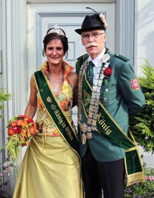 Das Eltener Königspaar Bettina und Theo Wanders übergibt am nächsten Wochenende das Zepter an ihre Nachfolger. Fotos (2): privat