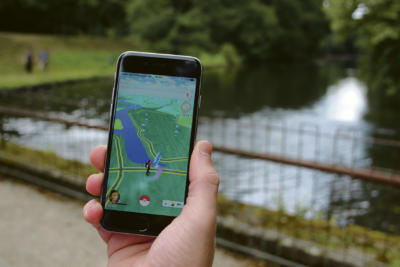 Über GPS erfährt der Spieler, wo sich Poke-Stops befinden. Hier können Belohnungen wie Pokébälle abgeholt werden.