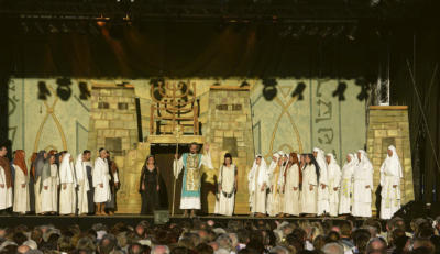 Kultur-Highlight in Dinslaken: Am Freitag, 5. August, wird die Oper Nabucco um 20 Uhr im Burgtheater aufgeführt. Foto: Veranstalter