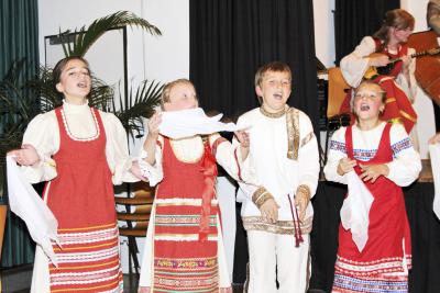 Bereits zum dritten Mal ist der Kinder- und Jugendchor Mladuschka in Weeze zum Gast. Das Ensemble tritt am Sonntag, 30. Oktober, 19.30 Uhr, im neuen Bürgerhaus auf.Foto: Veranstalter