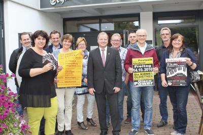 Freuen sich auf die Kirmes: Bürgermeister Rainer Weber und alle Beteiligten der Uedemer Kirmes. NN-Foto: Michael May