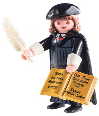 Sogar als Spielfigur wurde Martin Luther anlässlich des Jubiläumsjahres realisiert.  Foto: Playmobil