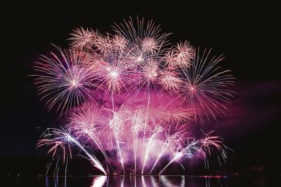Mit einem Feuerwerk begrüßen viele Menschen das neue Jahr. Foto: fotolia