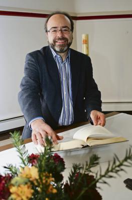Frank Bublitz freut sich sehr, wenn er am Sonntag der evangelischen Gemeinde als neuer Pfarrer vorgestellt wird. NN-Foto: A. Borstnik