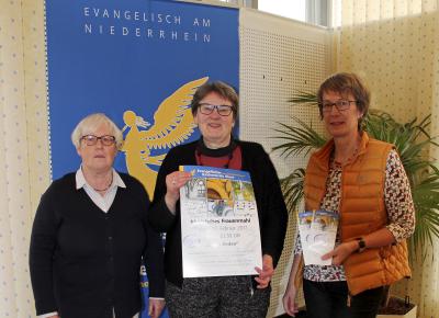 Ursula van Haaren, Dr. Rose Wecker (Vorsitzende) und Lucie Weinert (vl) vom Fachausschuss Frauenfragen des Evangelischen Kirchenkreises Kleve freuen sich auf die Teilnehmerinnen am „Rheinischen Frauenmahl“.NN-Foto: CDS