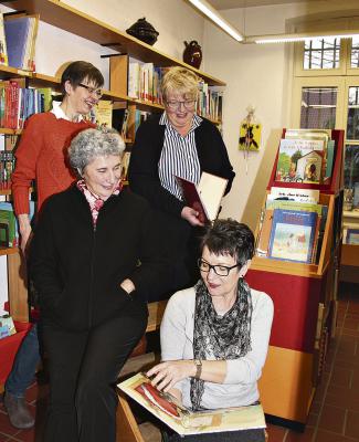 Das Büchereiteam: (vorne v.l.): Doris Jablonski, Marita Schröder (hinten v.l.) Ursula Peeters, Rita Aryus, es fehlt Julia Latta. NN-Foto: L.C.
