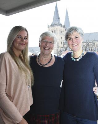 Erlebten die Marienschule als Schülerinnen:  (v.l.: Sally Anni Hußmann, Gerda Hußmann und Anette Voigt. NN-Foto: Lorelies Christian
