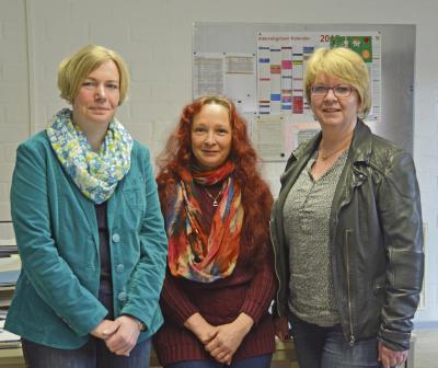 Die Flüchtlingsberaterinnen Stefanie Hingmann, Heike Pullich-Stöffken und Bettina Hils könnten weitere Unterstützung gut gebrauchen. Foto:nno.de