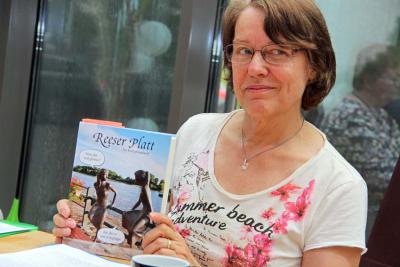 Fünf Jahre hat Agnes Jay an ihrem Buch „Reeser Platt“ geschrieben. Unterstützt wurde sie nicht nur vom Geschichtsverein Ressa, sondern auch von der Stadt Rees und der Sparkasse Rhein-Maas. NN-Foto: MB