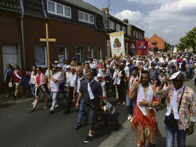 Rund 850 Pilger aus dem Bistum Münster waren zu der Wallfahrt für Katholiken anderer Muttersprache nach Kevelaer gekommen.Foto: Bischöfliche Pressestelle/