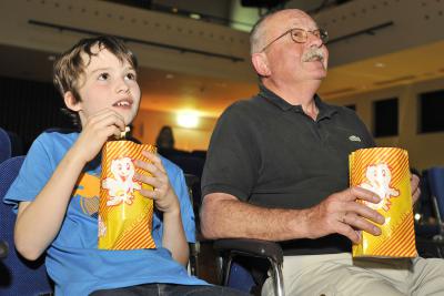 Beim „Ferienkino am Morgen“ im Konzert- und Bühnenhaus erwartet die Besucher eine richtige Kinoatmosphäre mit Popcorn, Eis und Getränken. Foto: Veranstalter