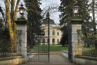 Die Tore von Schloss Eller öffnen sich vom 8. bis 10. September für die Besucher des Düsseldorfer Herbstfestivals. Fotos: Reno Müller