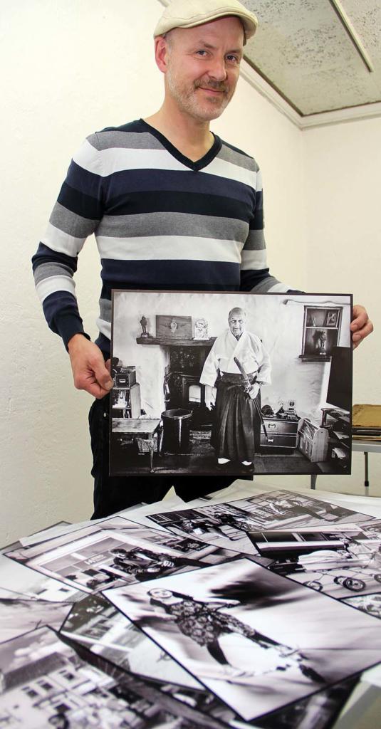 Eine Distanz zum Objekt schaffte Peter Remke mit seinen Schwarz-Weiß-Fotografien, die er in Emmerich ausstellt. NN-Foto: MB