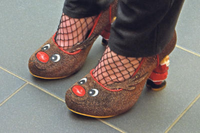 Mit dem passenden Schuhwerk kann die Vorweihnachtszeit kommen! NN-Foto: Rüdiger Dehnen