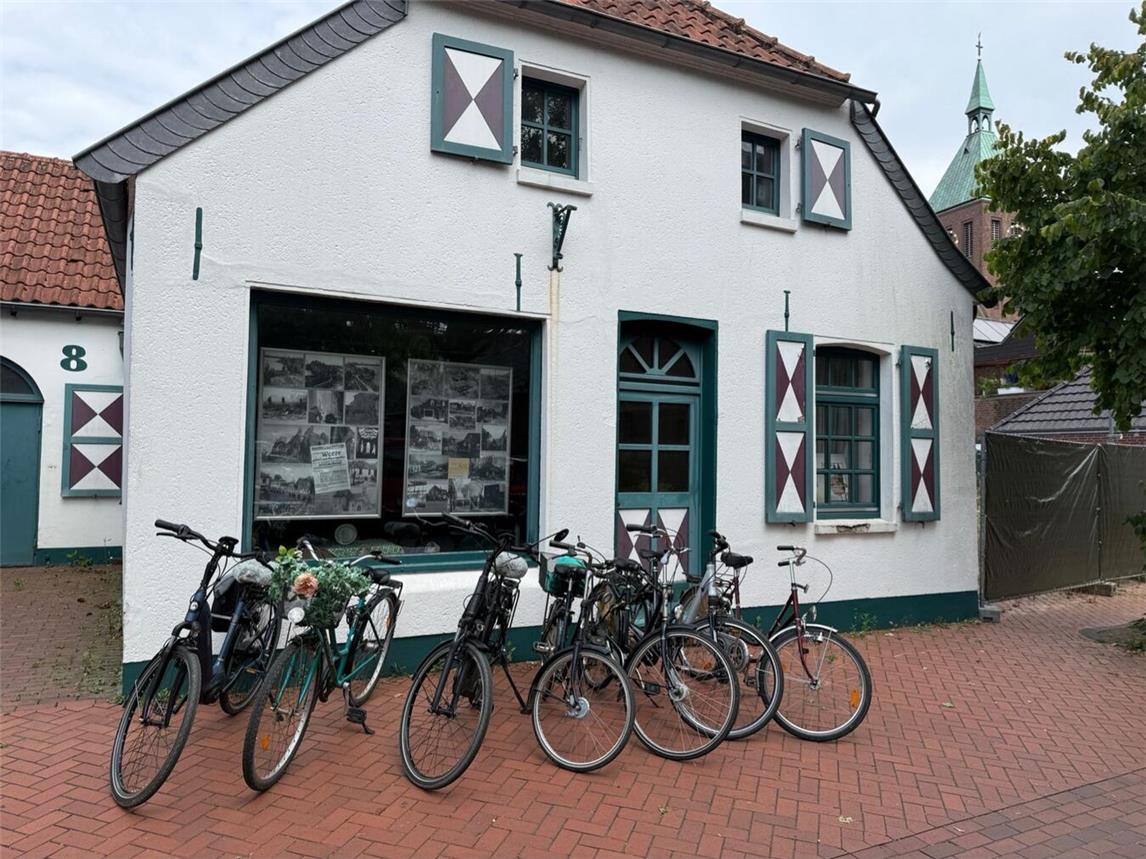  Auf der dreistündigen „historischen Fahrradtour“ werden insgesamt acht Stationen angefahren. Foto: Arbeitskreis Heimatgeschichte