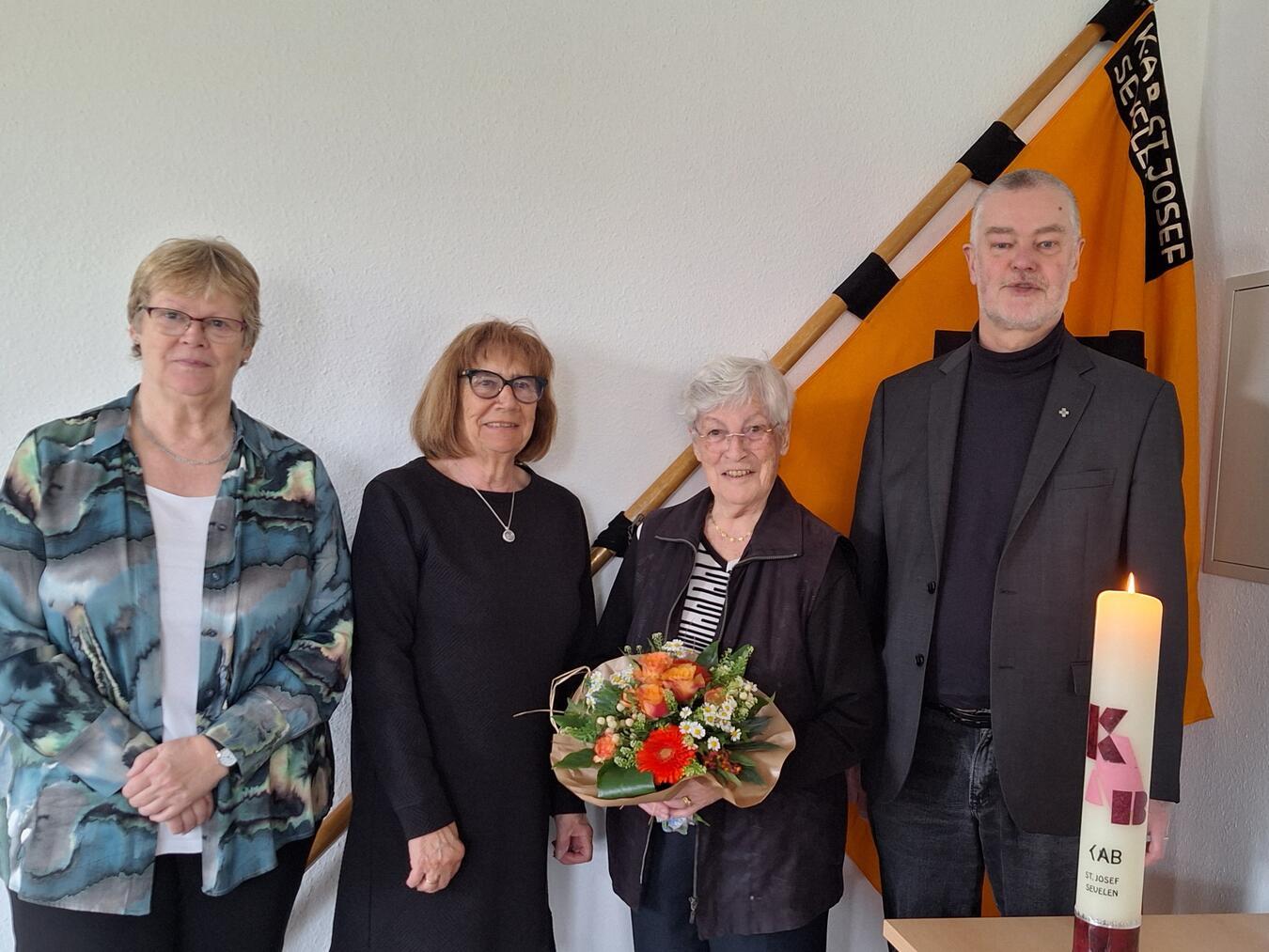  Conni Huschke, Heidi Töpfer, Regina Jockweg und Pastor Stefan Keller (v.l.) bei der Jahreshauptversammlung in Sevelen. Foto Heidi Töpfer