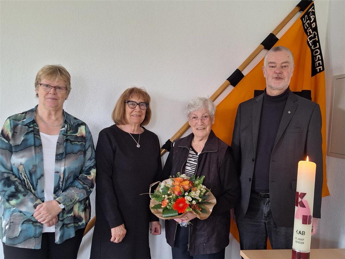  Conni Huschke, Heidi Töpfer, Regina Jockweg und Pastor Stefan Keller (v.l.) bei der Jahreshauptversammlung in Sevelen. Foto Heidi Töpfer