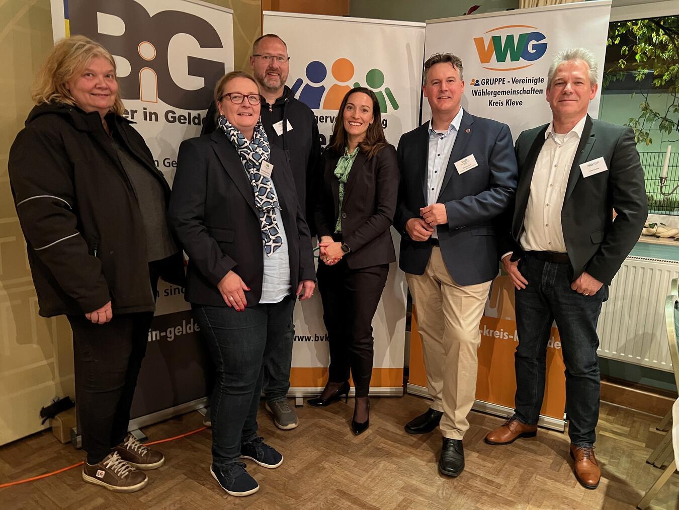  Das Foto zeigt (v. l.): Ulrike Beerkotte (VWG), Patricia Gerlings-Hellmanns (BVK/ VWG), Markus Peukes (BiG/ VWG), Sabina Büttner (Bund der Steuerzahler), Ralf Janssen (VWG) und Uwe Grothe (BVK und VWG). Foto: VWG Kreis Kleve