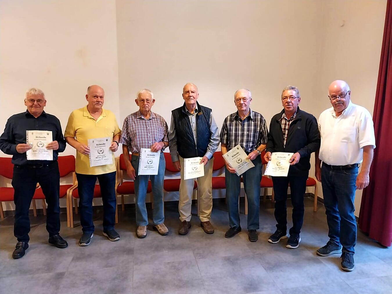  Das Foto zeigt (v.l.): Hans-Josef Vißer, Werner Heine, Willi Matzdorf, Gerhard Tennagels, Lothar Greschek, sowie der 1. Brudermeister Karl-Heinz Koppers. Foto: privat