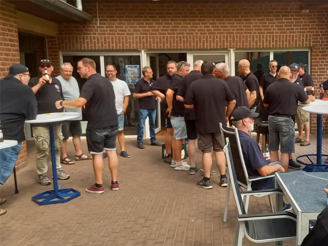  Ein besonderer Dank galt Organisator Georg van Ackeren sowie den Wirtsleuten Lenz für diesen wunderschönen Tag. Foto: CKH