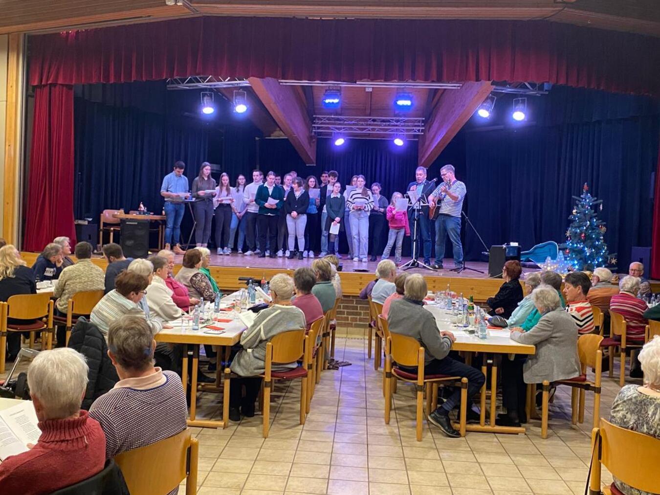 130 Senioren hatten Freude an der Veranstaltung der Katholische Landjugendbewegung im Kastell. Foto: KLJB Sonsbeck