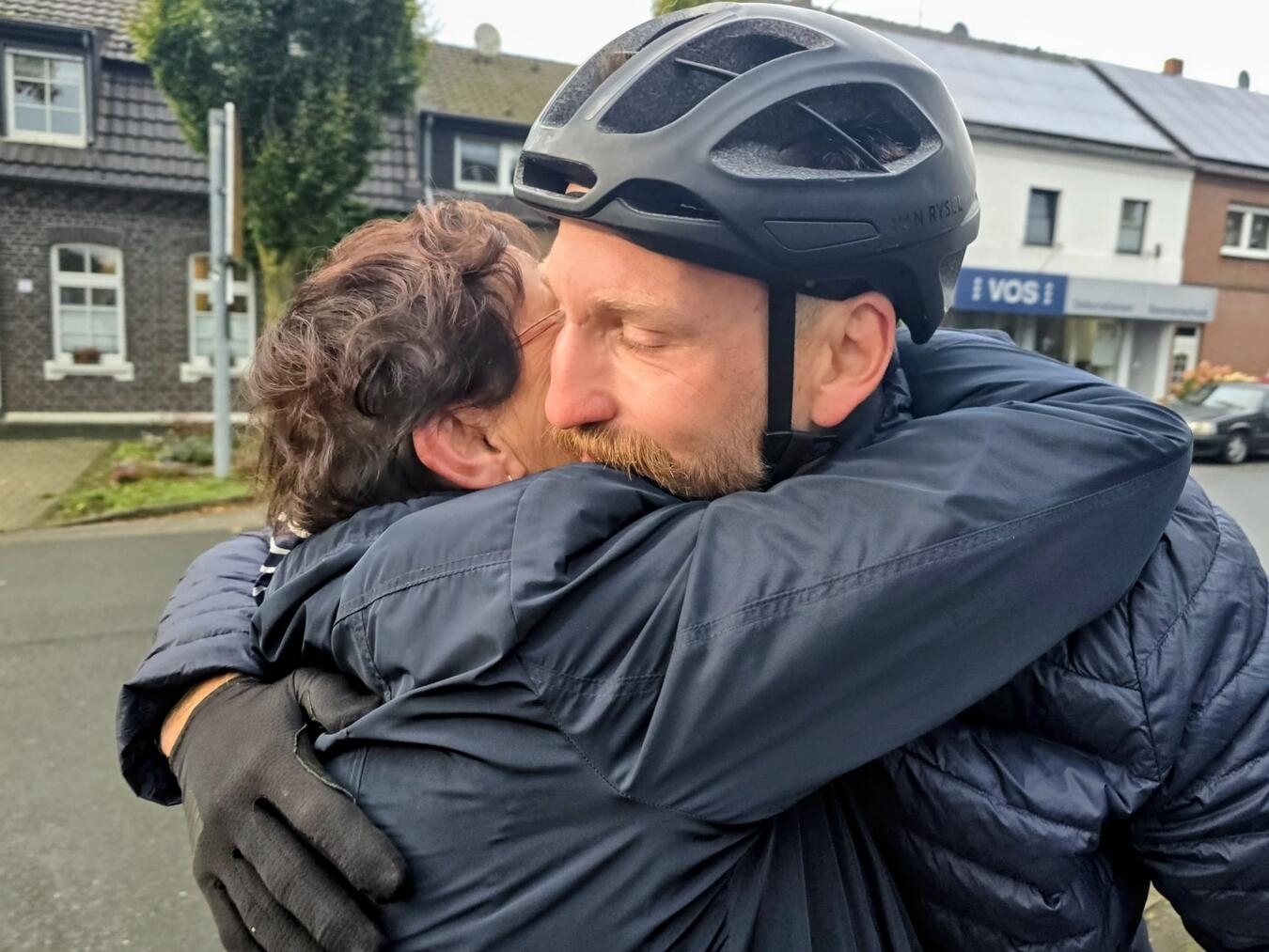 Spendenradtour durch die USA erfolgreich beendet 13.300 Euro Spenden sammelte De Lasberg zu ehren seiner verstorbenen Großmutter auf der Route 66.