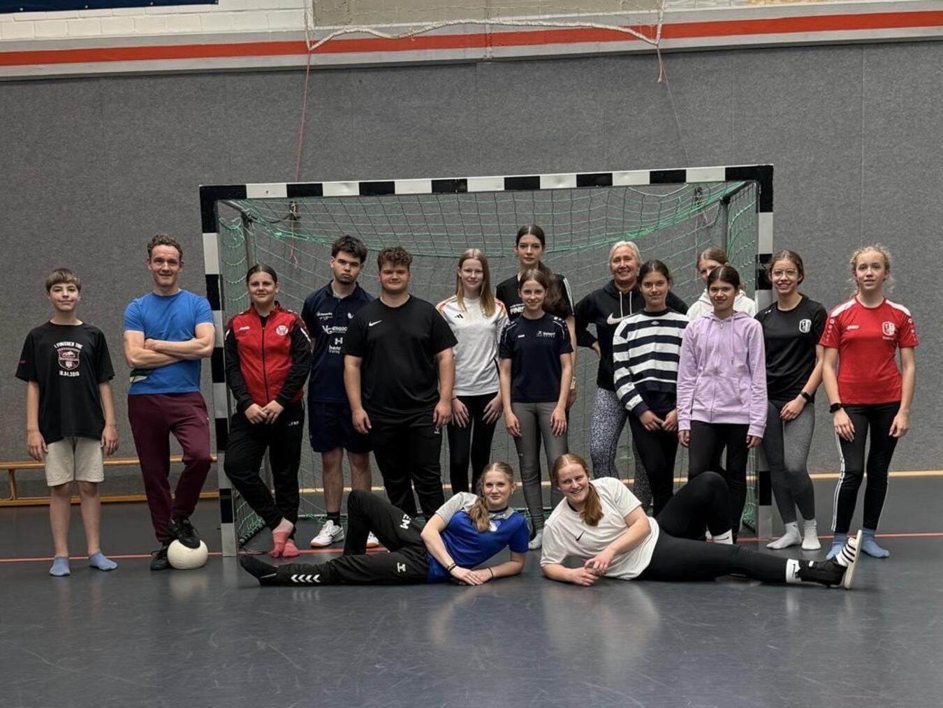 14 Jugendliche aus dem Kreissportbund Kleve dürfen sich nun Sporthelfer nennen. Foto: Privat