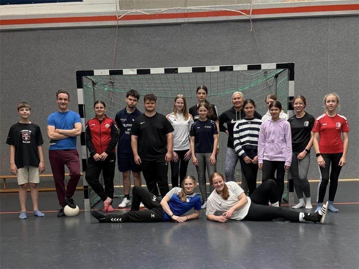 14 Jugendliche aus dem Kreissportbund Kleve dürfen sich nun Sporthelfer nennen. Foto: Privat