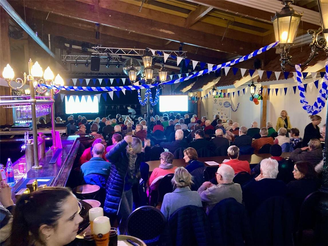 150 Interessierte waren der Einladung des Verkehrs- und Heimatvereins Kessel (VHV) gefolgt und informierten sich bei den Vorträgen der beiden Experten. Foto: privat