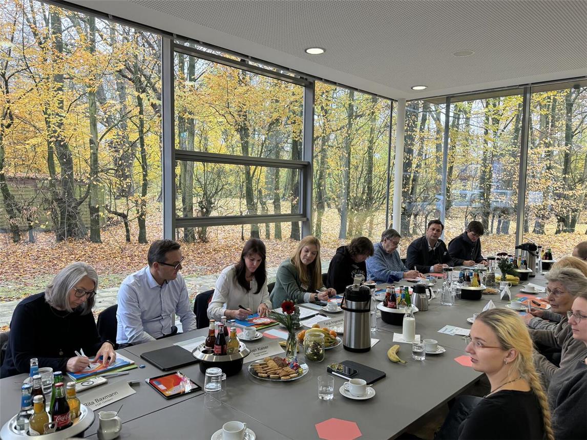 16 Teilnehmende diskutierten, wie die Stadt Geldern Inklusion fördern kann. Foto: Stadt Geldern/Gossens