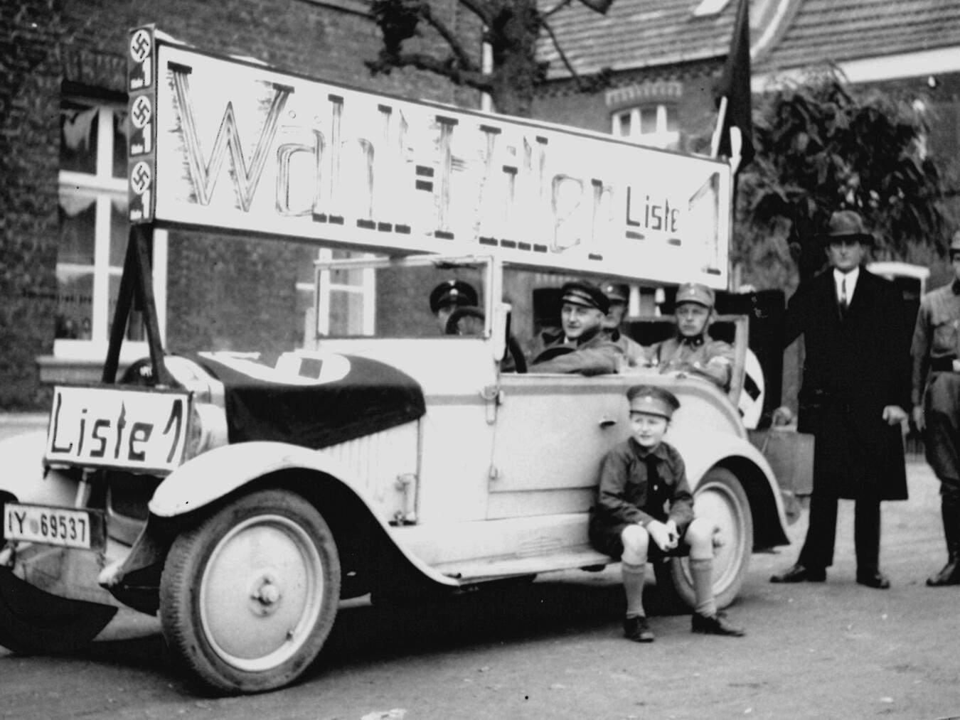 1932: Wahlpropaganda für die NSDAP in Nieukerk. Foto: Gemeindearchiv Kerken