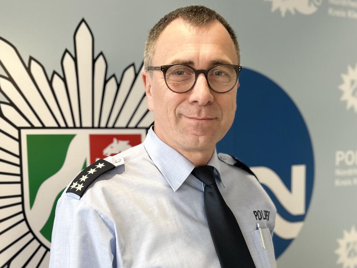 Stefan Onckels ist neuer Leiter der Polizeiwache Kleve 1989 hat Stefan Onckels seine Ausbildung bei der Polizei begonnen, heute leitet er die Polizeiwache Kleve. Foto: Polizei Kleve