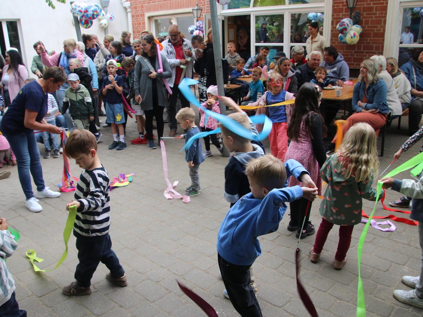 200 Gäste schauten zum Frühlingsfest in der Kindertagesstätte Sterntaler vorbei. Foto: privat