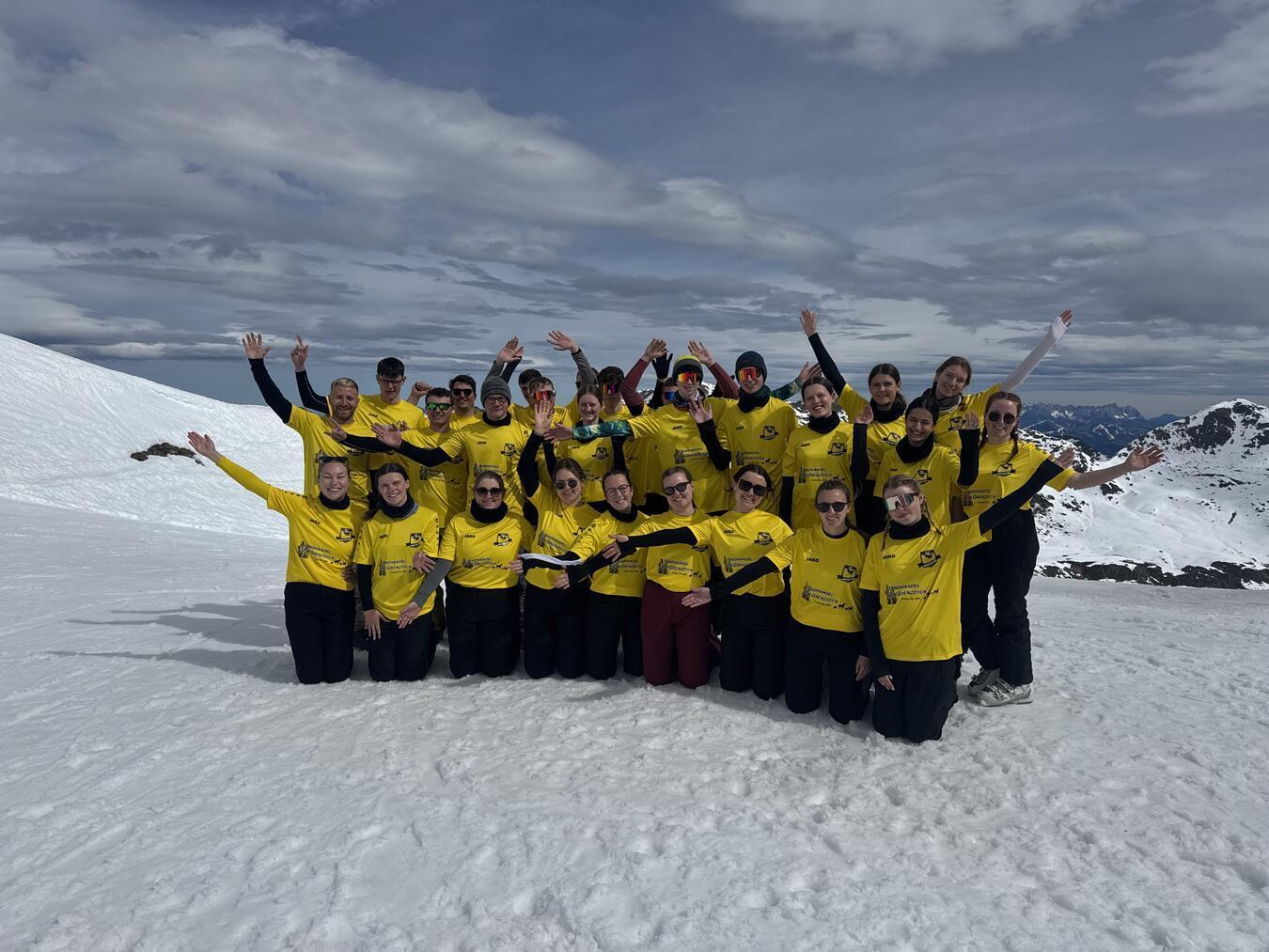 Skifreizeit mit Borussia Veen: Eine Woche voller Schnee, Sport und Stimmung im Zillertal 25 Jugendliche und junge Erwachsene hatten in Österrreich viel Spaß zusammen. Foto: Borussia Veen