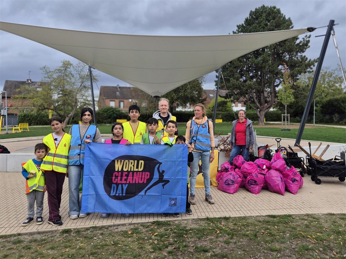 "30 Teilnehmer sammeln 70 kg Müll in Kerken Cleanup-Aktion, Erfolg für Umwelt und Gemeinschaft, Foto von Gemeinde Kerken"