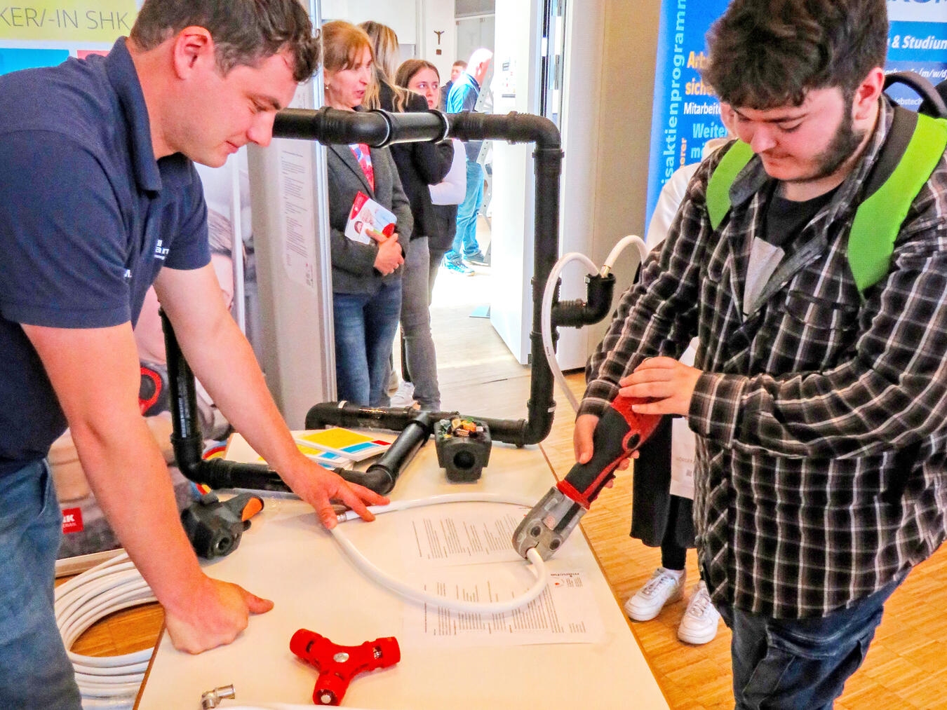 "Berufsausstellung mit 32 Ausstellern und Mitmachangeboten in der Region, NN-Fotos: Archiv/G. Seybert"