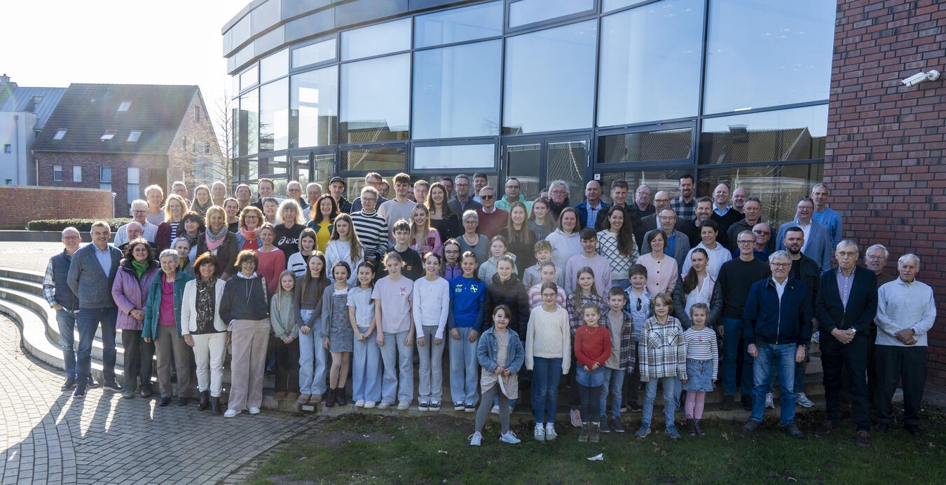 341 Menschen haben in Weeze das Sportabzeichen entgegengenommen. NN-Fotos: Gerhard Seybert