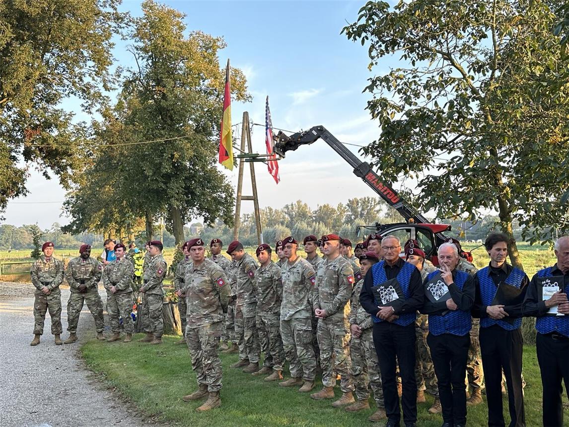 35 amerikanische Solden und der Chor der 82nd Airborne Division waren bei der Feier dabei. Fotos: privat