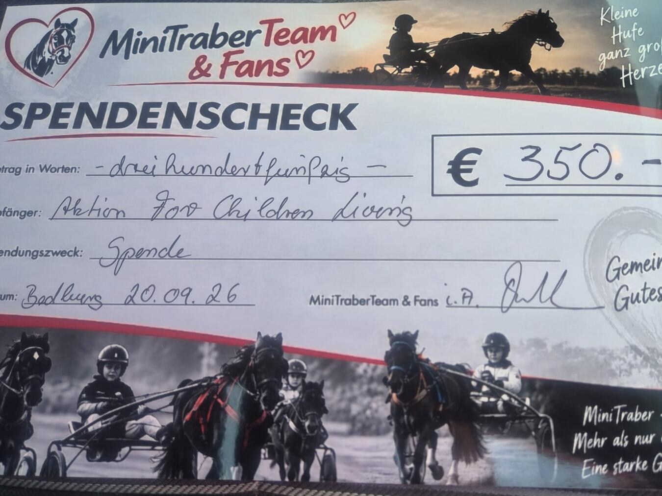 "Mini-Traber spenden 350 Euro für wohltätigen Zweck"