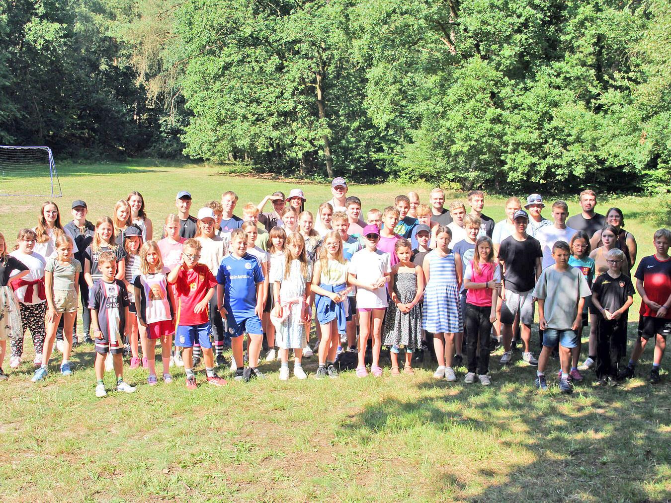 KjG Liebfrauen Goch sendet Grüße aus dem Ferienlager 44 Kinder verbringen mit dem Betreuer-Team eine tolle Zeit in der Lüneburger Heide. Foto: privat