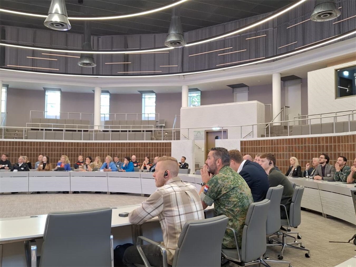 70 Teilnehmer aus den Niederlanden und Nordrhein-Westfalen kamen zusammen, um Wissen auszutauschen, die Projektergebnisse zu diskutieren und gemeinsam an der weiteren Stärkung der deutsch-niederländischen Zusammenarbeit im Krisenmanagement zu arbeiten. Foto: privat