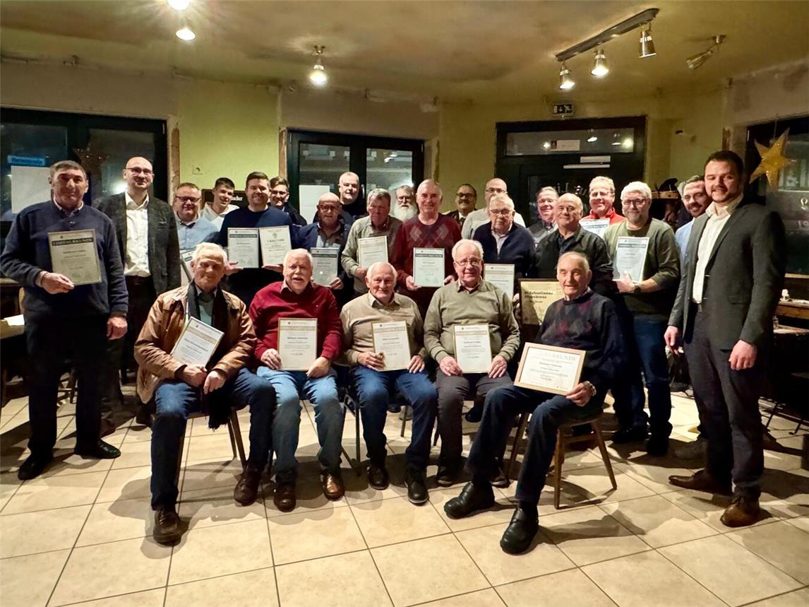 87 Schützenbrüder der St.-Sebastianus-Bruderschaft aus Oermten-Großholthuysen kamen bei der Jahreshauptversammlung des Vereins zusammen. Foto: Privat