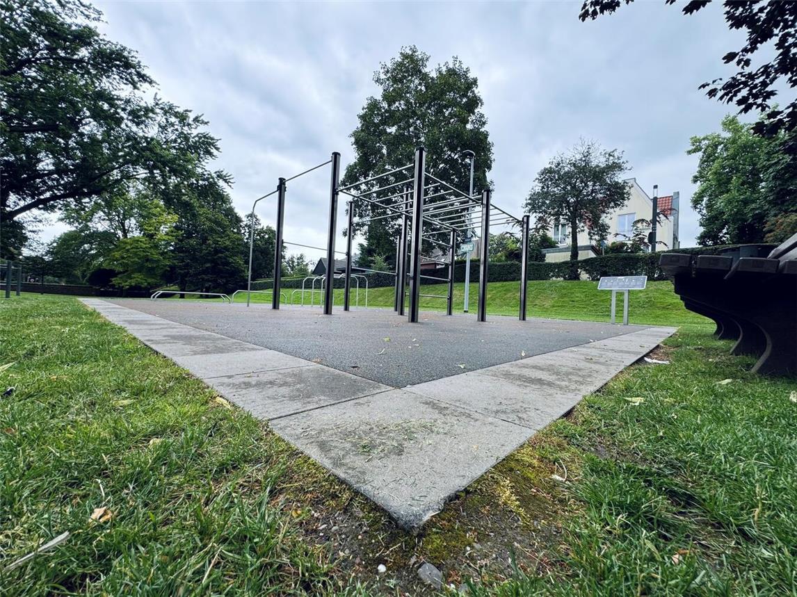 Ab Montag gibt es am Reeser Bewegungspark vier Wochen lang kostenlose Sportkurse. Foto: Stadt Rees