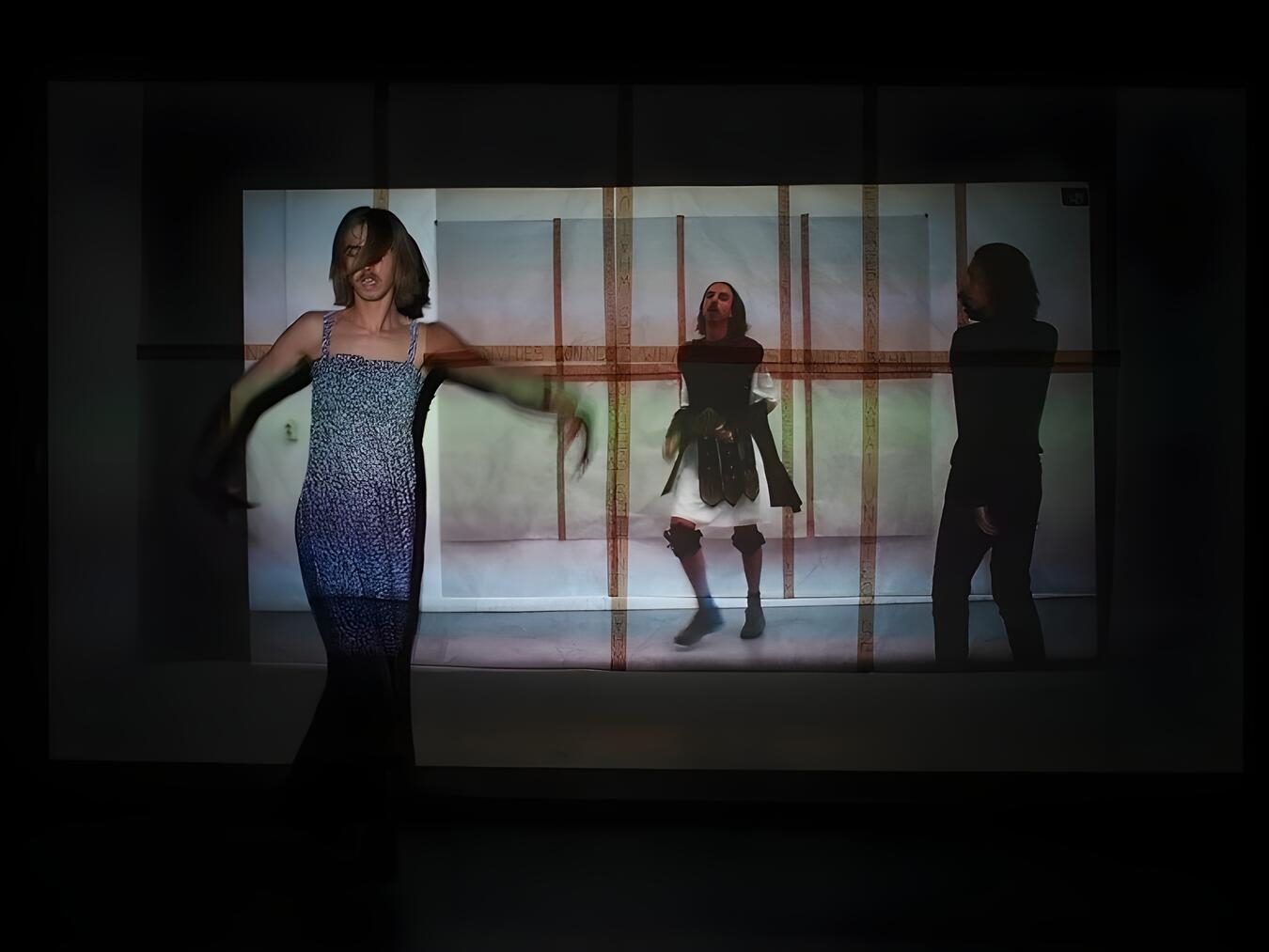 "Filmstill von Daniele Formicas 'Love will tear us apart', 2022, emotionales Kunstwerk, Foto von JMR-Dokumentation"